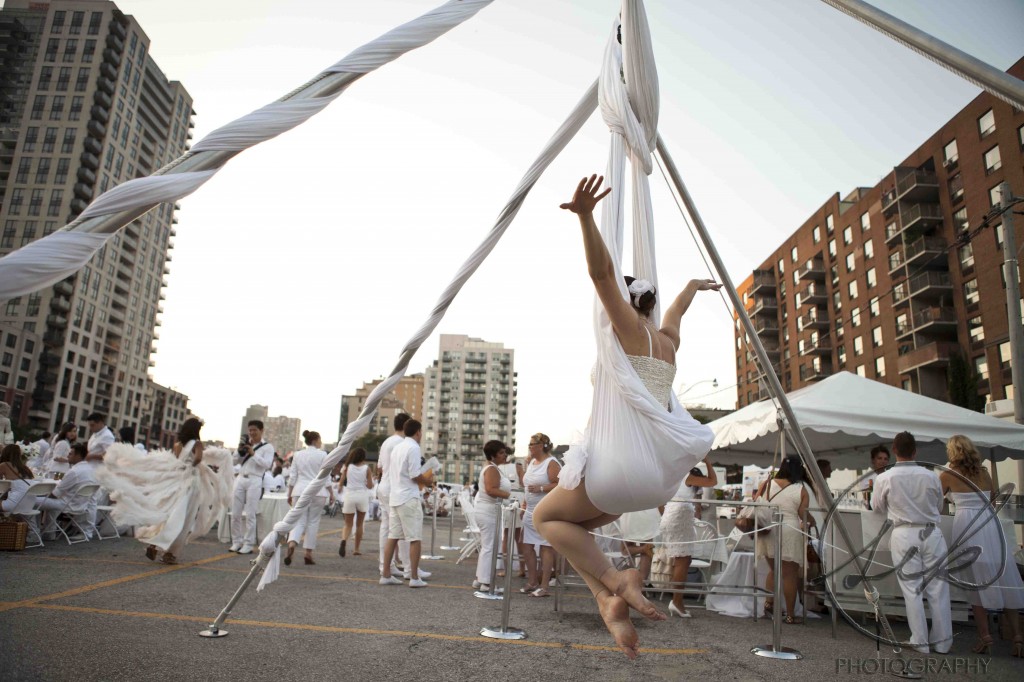 Pregnant entertainer at Diner En Blanc Toronto