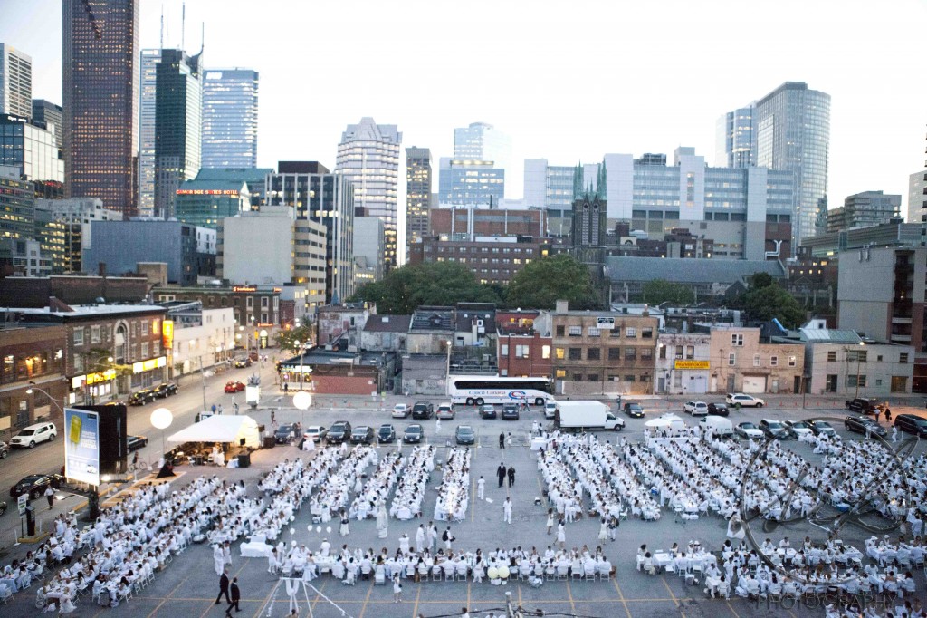 A sea of white at a parking lot in Toronto for Diner En Blanc 2013