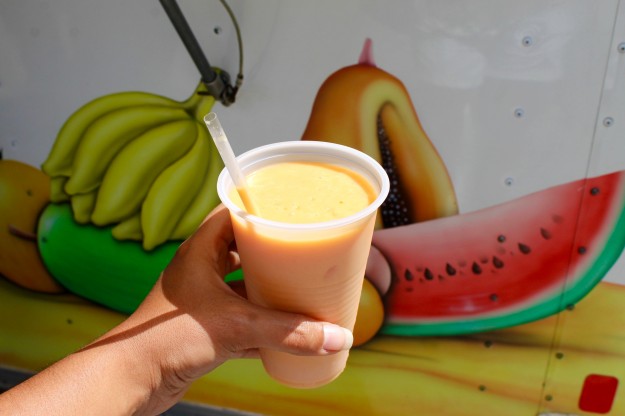 What To Eat And Drink In Curacao, 100% Batidos, batidos, smoothie, Marshe Bieu, curacao, old market, 