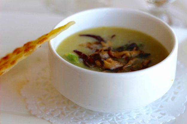 Restaurants Along The Niagara Parkway : Whirlpool Restaurant