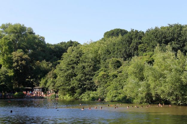 Best Picnic Spots in London, Hampstead Heath, swimming