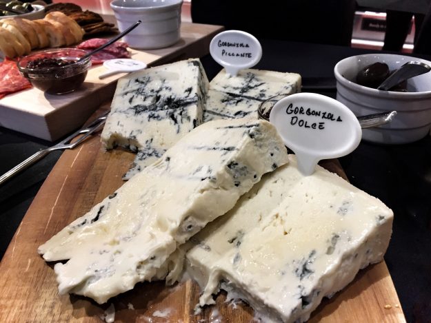 How To Build The Perfect Italian Cheese Board, gorgonzola dolce, Loblaws