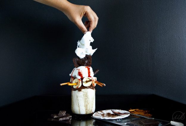 How To Make An Epic Vanilla Milkshake or FreakShake