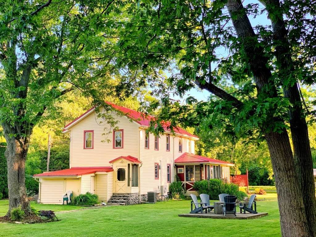 Wandering Dog Inn, Pelee Island