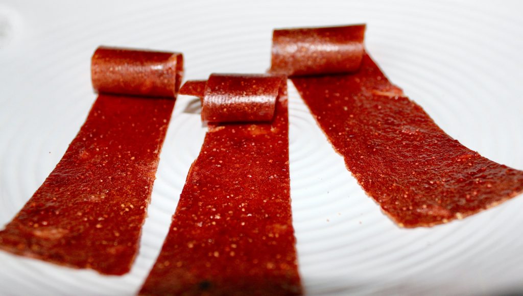 3-ingredient recipes. Strawberry Fruit Roll-Ups at home.
